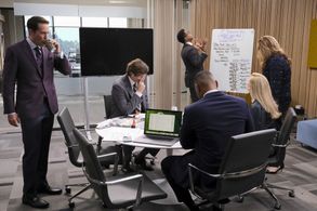 Ana Gasteyer, Michael Benjamin Washington, Jon Barinholtz, Humphrey Ker, Harriet Dyer, and Tye White in American Auto (2