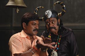 Sanjay Narvekar in Nasheebachi Aishi Taishi (2009)