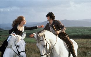 Juliette Binoche and Jason Riddington in Wuthering Heights (1992)