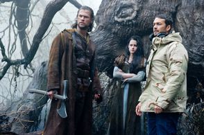 Kristen Stewart, Chris Hemsworth, and Rupert Sanders in Snow White and the Huntsman (2012)