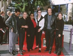 Terry Farrell, Ted Danson, Alex Désert, Saverio Guerra, Shawnee Smith, and Hattie Winston