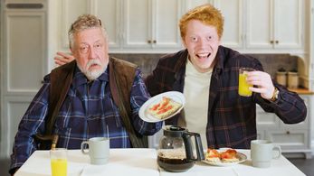 Leif G.W. Persson and Mauri Hermundsson in Uppdrag: Mat (2018)