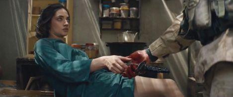 Alexander Skarsgård and Anabel Kutay in Hold the Dark (2018)