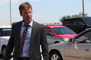 Joel Gretsch in Commerce (2011)