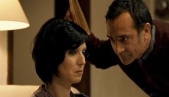 António Capelo and Custódia Gallego in Forget Everything I've Told You (2002)