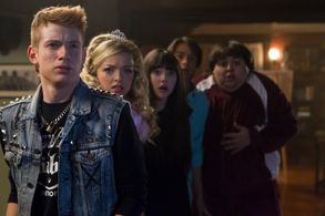 Daniel David Stewart, Francesca Eastwood, Sydney Endicott, Bridger Zadina and Jesse Camacho in Kids vs monsters (2015)