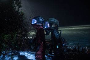 Christopher Larkin and Richard Harmon in The 100 (2014)