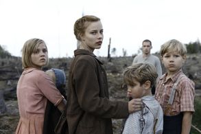 Kai-Peter Malina, Nele Trebs, Mika Seidel, André Frid, and Saskia Rosendahl in Lore (2012)