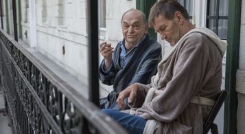 Gyula Bodrogi and György Cserhalmi in Neither with You (2019)