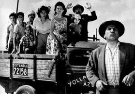 Zeynep Degirmencioglu, Belgin Doruk, Ayfer Feray, Hulusi Kentmen, Ahmet Tarik Tekçe, Necdet Tosun, and Metin Akacan in A