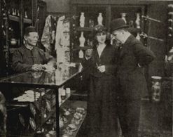 Pearl White in The New Exploits of Elaine (1915)