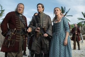 Chris Larkin, Luke Roberts, and Hannah New in Black Sails (2014)