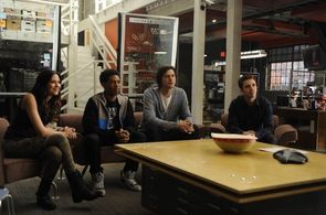 Bret Harrison, Odette Annable, Alphonso McAuley, and Trevor Moore in Breaking In (2011)