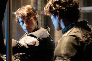 Bob Morley and Jonathan Whitesell in The 100 (2014)