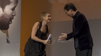 Mania Akbari give a Golden Price to Koji Fukada in Festival des 3 Continents 2013.