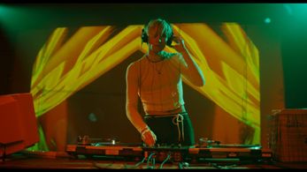 Still of Zachary Shadrin in Little America, Season 2 (Episode 5 