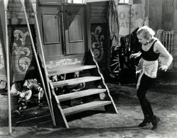 Jerry Austin and Olga Baclanova in Freaks (1932)