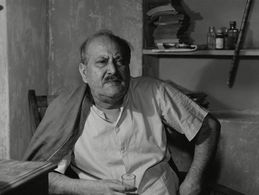 Haren Chatterjee in The Big City (1963)