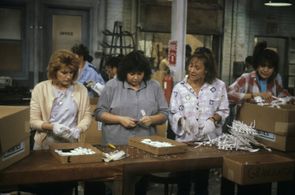 Roseanne Barr, Laurie Metcalf, and Natalie West in Roseanne (1988)