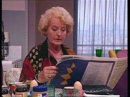 Truus Dekker in We zijn weer thuis (1989)