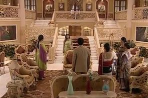 Neelam Mehra, Sakshi Tanwar, Barsha Chatterjee, and Kiran Karmarkar in Kahaani Ghar Ghar Kii (2000)
