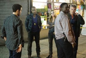 Ray Liotta, Drea de Matteo, Santino Fontana, Hampton Fluker, and Dayo Okeniyi in Shades of Blue (2016)