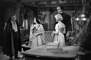 Yvonne De Carlo, Fred Gwynne, Al Lewis, and Beverley Owen in The Munsters (1964)