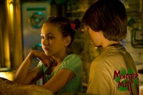 Rhiannon Leigh Wryn and William Brent in Monster Mutt (2011)
