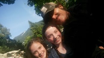 Kim Coates, Allison James, and Sarah Giles in Ghost Wars (2017)