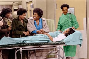 Marla Gibbs, Mike Evans, Roxie Roker, Isabel Sanford, and Berlinda Tolbert in The Jeffersons (1975)