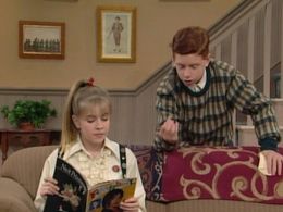 Melissa Joan Hart and Jason Zimbler in Clarissa Explains It All (1991)