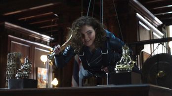 Camren Bicondova in Gotham (2014)