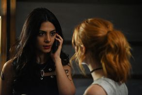 Emeraude Toubia and Katherine McNamara in Shadowhunters (2016)