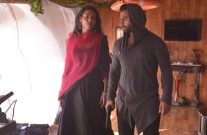 Esha Gupta and Sachiin Joshi in Veedevadu (2017)