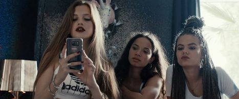 Lou Haltinner, Zoë Pastelle Holthuizen, and Yael Meier in Blue My Mind (2017)