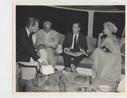 Jane Powell, Keith Andes, Mitchell Leisen, and Stanley Rubin in The Girl Most Likely (1957)