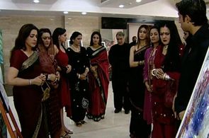 Sushmita Mukherjee, Amrita Singh, Vidya Sinha, Salil Acharya, and Kishwar Merchant in Kkavyanjali (2005)