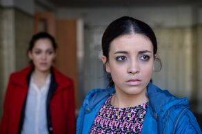 Nilam Farooq and Helen Woigk in Leipzig Homicide (2001)