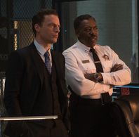 Ernie Hudson and Justin Kirk in APB (2017)