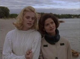 Jill Hennessy and Leslie Stefanson in Jackie, Ethel, Joan: The Women of Camelot (2001)