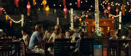 Ewan McGregor, Naomi Watts, Oaklee Pendergast, and Samuel Joslin in The Impossible (2012)