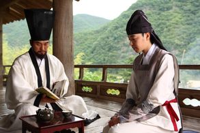 Gyu-ri Kim and Yeong-ho Kim in Portrait of a Beauty (2008)