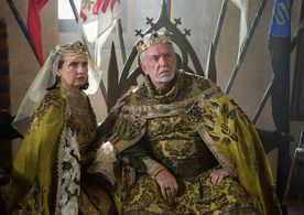 Veronika Freimanová and Jaromír Hanzlík in Korunní princ (2015)