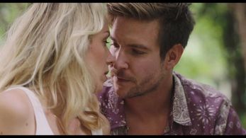 Petra Hrebícková and Vladimír Polívka in Mothers (2021)