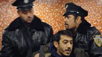 as New-York PD Officer in Drága Drága örökösök (2020) - S04E18 - 