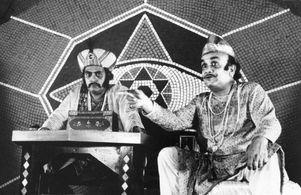 Ajoy Banerjee and Utpal Dutt in The Kingdom of Diamonds (1980)