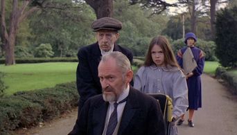 Glenda Jackson, Phoebe Nicholls, and Alan Webb in Women in Love (1969)