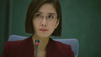 Shin Dong-mi in The K2 (2016)