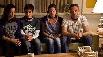 Ayelet Zurer, Micha Celektar, Yoav Rotman, and Dar Zuzovsky in Bnei Aruba (2013)