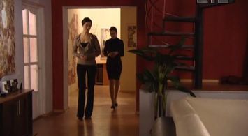 Olga Filippova and Nataliya Vasko in Serdtsu ne prikazhesh (2007)